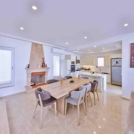 Rueya Kas,peninsula With Lawn Garden * קס