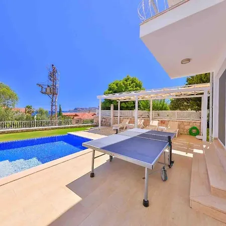 Rueya Kas,peninsula With Lawn Garden וילה