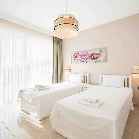 Rueya Kas,peninsula With Lawn Garden וילה