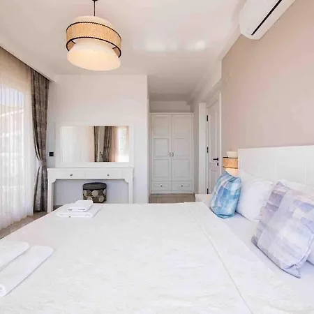 Rueya Kas,peninsula With Lawn Garden *