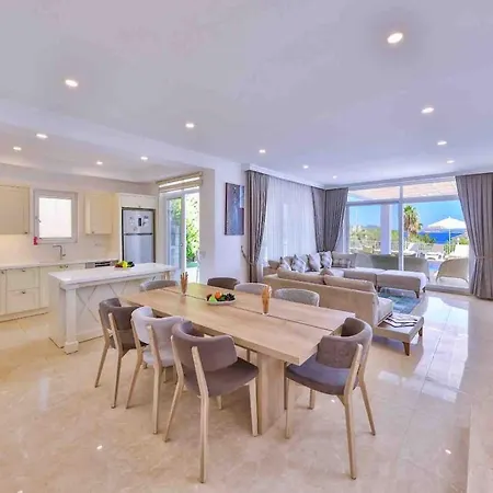 Rueya Kas,peninsula With Lawn Garden