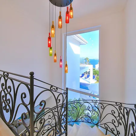 Rueya Kas,peninsula With Lawn Garden וילה קס