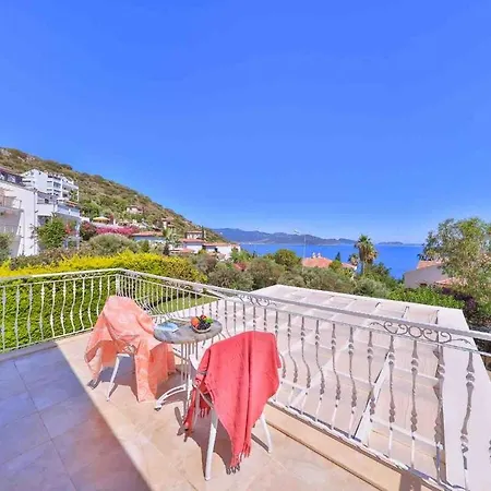 Rueya Kas,peninsula With Lawn Garden וילה