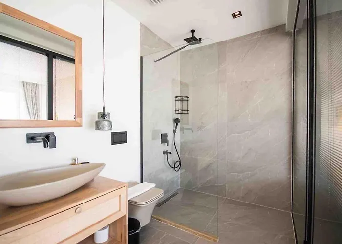 Rueya Kas,peninsula With Lawn Garden *