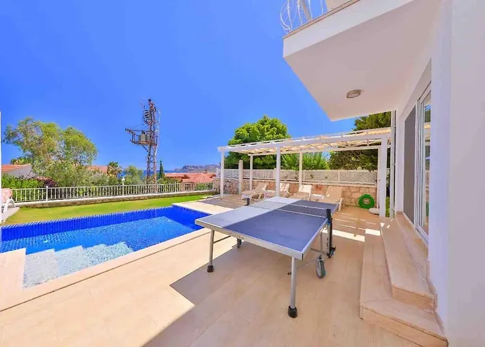 Rueya Kas,peninsula With Lawn Garden Villa