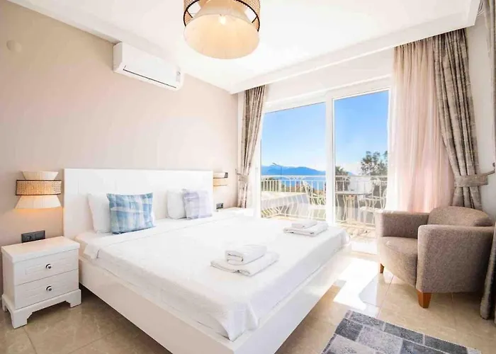 Rueya Kas,peninsula With Lawn Garden Villa Kaş