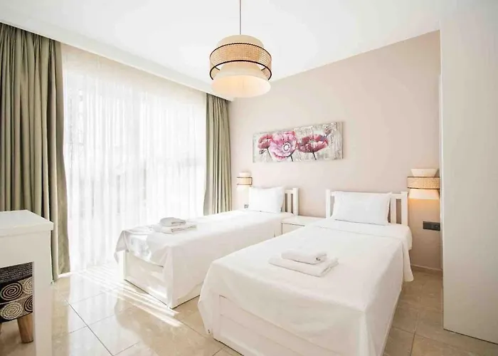 Rueya Kas,peninsula With Lawn Garden Villa