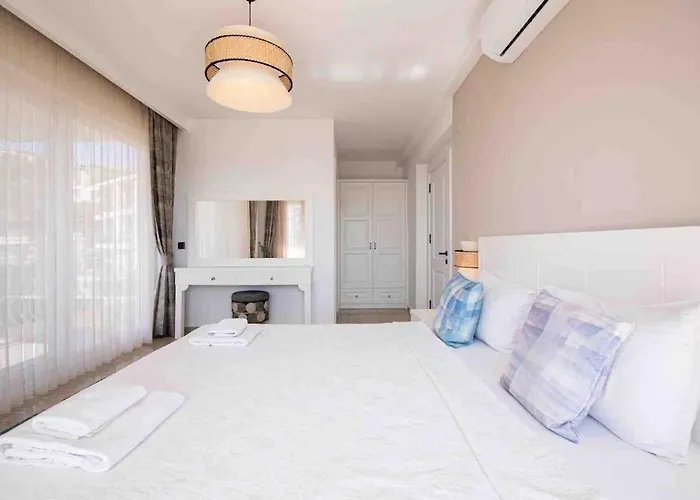 Rueya Kas,peninsula With Lawn Garden *