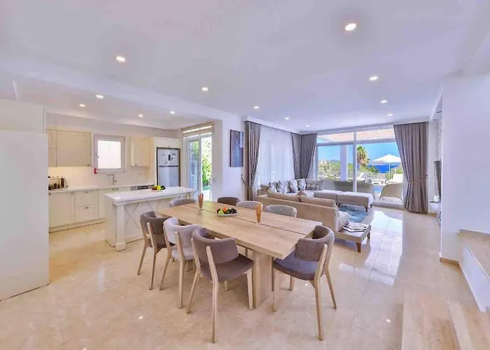 Rueya Kas,peninsula With Lawn Garden