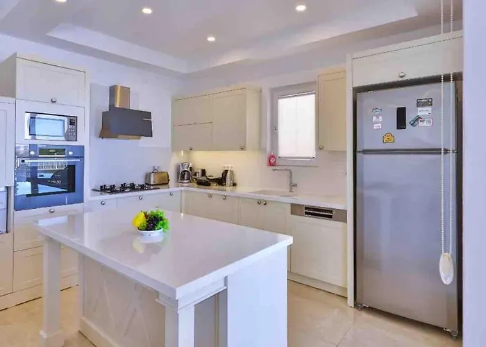 Rueya Kas,peninsula With Lawn Garden Villa *