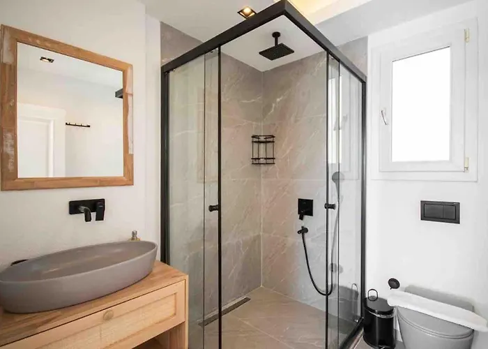 Rueya Kas,peninsula With Lawn Garden