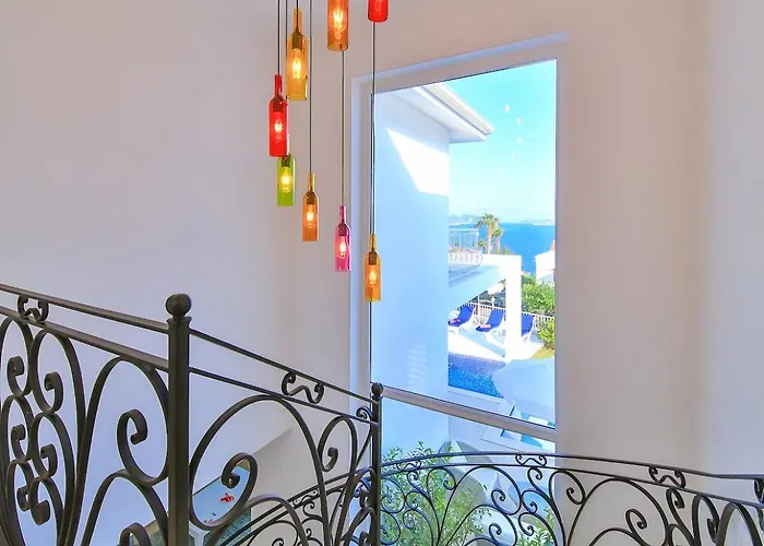 Rueya Kas,peninsula With Lawn Garden Villa Kaş