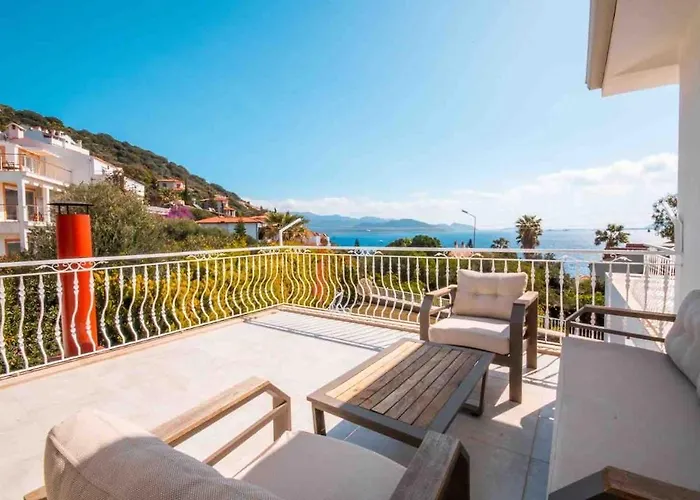 Rueya Kas,peninsula With Lawn Garden Kaş