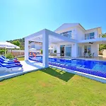 Rueya Kas,peninsula With Lawn Garden * Kas